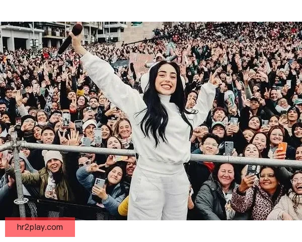 18岁亚马尔新恋情曝光25岁阿根廷歌手妮基-妮可成焦点引热议